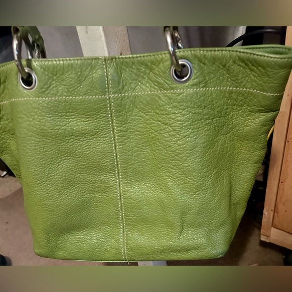 Etienne Aigner leather handbag. - Picture 2 of 3